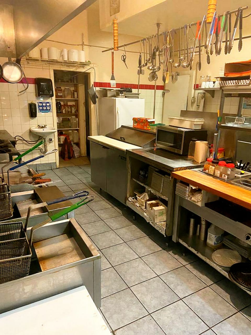 Kitchen area image 4